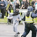 Demonstracije u Britaniji, povređeno 11 policajaca