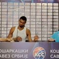Viktor Vembanjama došao bos na konferenciju, pa oduševio odgovorom na jedno pitanje posle meča sa Srbijom