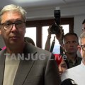 Vučić pročitao veliki spisak puteva koji će biti urađeni Predsednik u poseti Rasinskom okrugu: Stigao u Aleksandrovac, obilazi…
