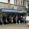 Završena isplata pomoći od 6.000 dinara: Velike gužve danas ispred Poštanske štedionice u Boru