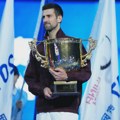 Novak sreo poznatog pevača: Pogledajte kako mu je čestitao titulu u Pekingu VIDEO