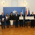 U Novom Sadu uručene Oktobarske nagrade i Novembarske povelje