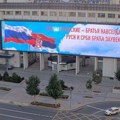 Širom Moskve veliki plakati: Srbi i Rusi braća zauvek