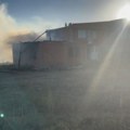 Albanci zapalili kuću Srba povratnika: Ranko nije želeo da proda dedovinu, pa je već treći put zatekao u plamenu (video)