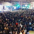 Slavlje uz valcer i trubače: Više hiljada Subotičana na glavnom trgu čeka Novu godinu uz Orkestar Bobana i Marka Markovića…