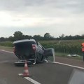 (Video) Automobil se prevrnuo na krov Saobraćajna nesreća na auto-putu kod Jagodine