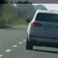 Bahati vozač BMW vozio više od 230 kilometara na čas: Policija odmah reagovala, pogledajte snimak divljačke vožnje (video)