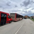 Opozicionari bušili gume na Lastrinim autobusima