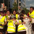 Studenti maratonci stigli u Brisel: Dočekao ih ogroman broj srpskih državljana