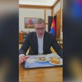 Pred kamerama jedu parizer i sardinu, u stvarnosti vile i milioni: Koga vlast ubeđuje da "živi normalno"