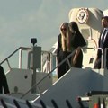 Telo ubijenog američkog aktiviste prebačeno u Arizonu: Ova žena se ne odvaja Kirkove udovice (Video)