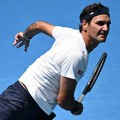 Federer se vratio na teren i pokazao da je majstor: Novak gledao kako Federer drži čas tenisa 13. igraču sveta