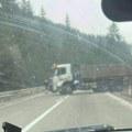 Hitno obustavljen saobraćaj iz pravca Zlatibora: Pojavila se i slika sa lica mesta (foto)