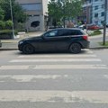 Čitaoci javljaju: Bahato parkiranje ispred muzeja u Leskovcu