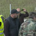 Povrtari protestuju u Miločaju, jedna žena povređena: "Radnik je gurnuo"