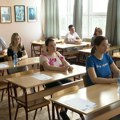 Mala matura za osmake koji nisu polagali u junu, danas test iz izbornog predmeta