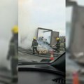 Букнуо пожар на ауто-путу "Милош Велики": Камион у пламену, саобраћај обустављен ФОТО/ ВИДЕО
