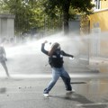 Eskaliraju neredi u Albaniji; Povređena dva policajca, šire se uznemirujući snimci VIDEO