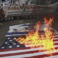 Šiju američke zastave za spaljivanje
