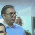 Aleksandar Vučić stigao u Novi Sad, obratio se svojim pristalicama ispred prostorija SNS