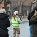 Vozilo hitne pomoći ubilo gradskog psa na protestu u NS (FOTO)