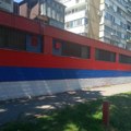 VIDEO: Veći broj muškaraca na Limanu ponovo iscrtao trobojke po zgradama, tokom dana došlo i do tuče