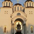 U hram na Novom Beogradu uneta ikona Bogorodice Stradalne iz muzeja: Od danas vernici mogu da joj se poklone