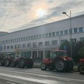 Protest poljoprivrednika u Novom Sadu, traktori pred Banovinom