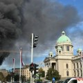 Ogroman požar u kampu ispred Skupštine: Gori šator, vatrogasci krenuli na lice mesta (foto, video)