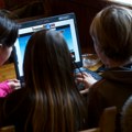 Istraživači navode da su petogodišnjaci ozbiljno navučeni na štetne digitalne sadržaje
