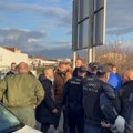 Incident tokom blokada u Crnoj Gori: Čekićem udarao u auto jednog od učesnika protesta, intervenisala policija
