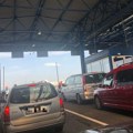 Kamioni čekaju oko četiri sata, automobili na Batrovcima sat vremena