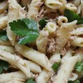 Salata sa tunjevinom i testeninom: Idealna za leto