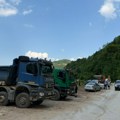 Počelo rušenje pet vikendica u vlasništvu Srba na Gazivodama uz asistenciju Kosovske policije, prisutan i Euleks