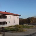 Ovo je Asminova palata od 700.000 evra u bosanskom selu! Unutra 700 kvadrata i 3 stana, a tetka Nazifa razvezala jezik: "Ova…