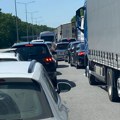 Prvi vikend avgusta donosi pojačan saobraćaj: Gužve na autoputevima i graničnim prelazima