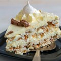 Pola Balkana se svađa oko imena ove torte: Neki je zovu španski vetar, neki japanski vetar, a neki puslica! Istina je ipak…
