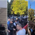 (Video) Haos u Prištini posle presude bivšim vođama tzv. OVK kamenjem na zgradu vlade i Euleksa