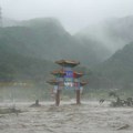 Kina se sprema za udar tajfuna: Evakuisano oko 114.000 ljudi, škole obustavile nastavu