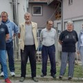 „Pomažite, pocrkasmo“: Stanovnici kragujevačkog naselja Grujina česma decenijama se dave u fekalnoj kanalizaciji (FOTO…