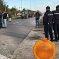 Poljoprivrednici protestuju već šest dana: Blokirali auto-put u Novom Sadu, blokade i u drugim gradovima