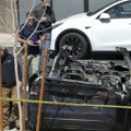 Drama u Las Vegasu Nepoznati napadač bacio molotovljeve koktele i pucao u automobile Tesla (foto)