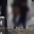 Polugoli muškarac makazama mahao po ulici, povredio prolaznike: Drama u Bolonji