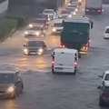 Francuski meteorolozi izdali narandžasti alarm zbog opasnosti od poplava (video)