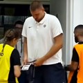 Obezbeđenje nije prepoznalo Jokića (video)