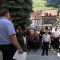Meštani novovaroških sela protestovali, traže odgovor na pitanje kada će biti završen vodovod