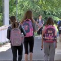 Ne očekujte od deteta da odmah bude uspešno, psiholog savetuje roditelje prvaka kako da pripreme dete za školu