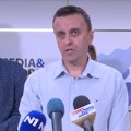 Profesori zamenjeni preko noći, nepoznatom nastavniku nije dozvoljeno da drži čas, reagovala policija