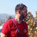 Glumac otišao na selo da uzgaja stoku: Sada u radničkom odelu bere grožđe za domaće vino: "Ceo dan radim u vinogradu"