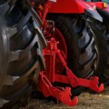 Pogledajte najmoćni traktor na svetu: Za 12 sati može da obradi skoro 500 hektara zemlje